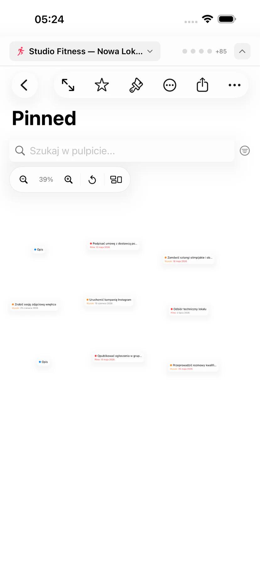 Post Board Mintofu z przypiętymi i ułożonymi zadaniami na swobodnej kanwie