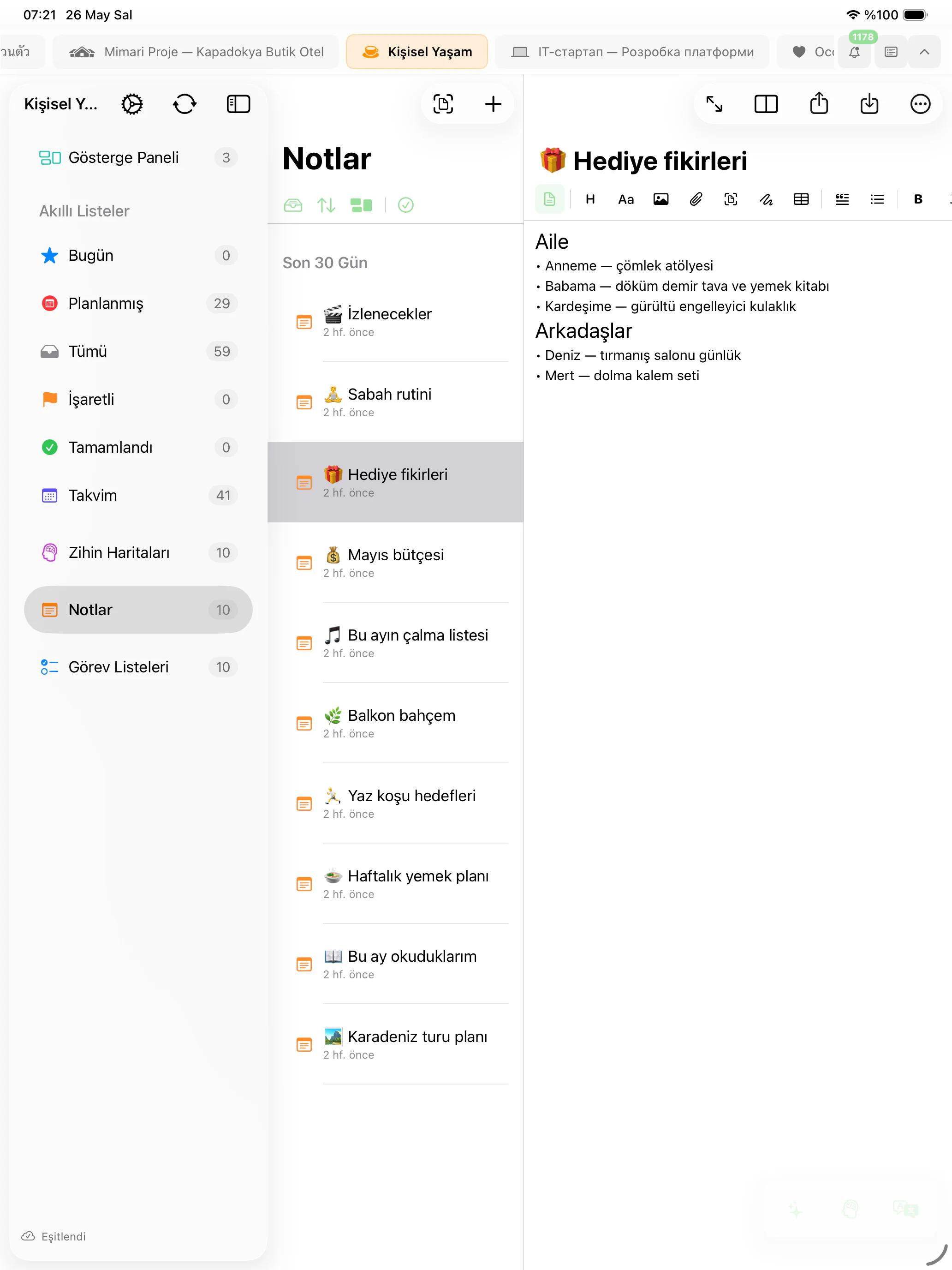 Mintofu, Mac, iPad ve iPhone'da çalışırken — not düzenleyiciyi, zihin haritası tuvalini ve önceliklerle birlikte görev listesini gösteriyor